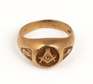 A vintage 9ct gold Masonic Lodge signet ring, 20th century, stamped "9ct", ​​​​​​​8 grams.