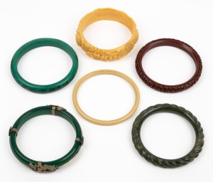 Six assorted vintage bangles, jade, bakelite and plastic, 20th century.
