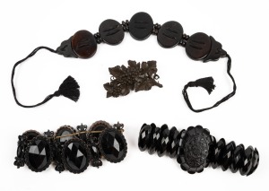 Antique and vintage jet and bog oak jewellery, 19th/20th century, (4 items).