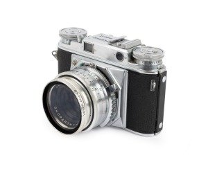VOIGTL&Auml;NDER: Prominent rangefinder camera [#B 61335], c. 1953, with Skoparon 35mm f3.5 lens, Synchro-Compur shutter, and Voigtlander UV 49s AR 317/49 lens filter.