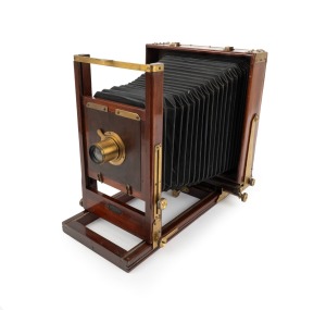 KODAK: "View Camera 8&frac12; x 6&frac12;", early-20th century, plate dimensions 21.5 x 16cm, uninscribed brass lens, intact black bellows.