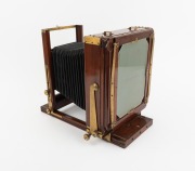 KODAK: "View Camera 8&frac12; x 6&frac12;", early-20th century, plate dimensions 21.5 x 16cm, uninscribed brass lens, intact black bellows. - 2