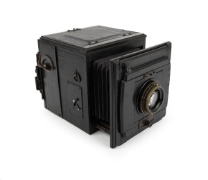 THORNTON-PICKARD: "Ruby Reflex" box-type SLR, c. 1911, plate dimensions 8.5 x 13cm, Ross-Kodak Anastigmat 7 1/10" f4.5 lens [#106346].