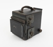 GRAFLEX: Revolving-Back Graflex Series B SLR camera, c. 1923, plate dimensions 8.5 x 10.5cm, Taylor-Hobson Cooke Kodak Anastigmat 6" f4.5 lens. - 2