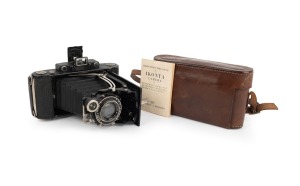 ZEISS IKON: Super Ikonta (D) 530/15 folding rangefinder camera, c. 1934, with Triotar 120mm f4.5 lens [#1511032] and Klio shutter; offered in leather case with original booklet "Directions for Using the Ikonta Camera".