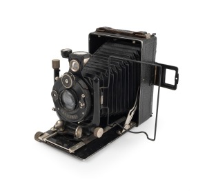 VOIGTL&Auml;NDER: Avus folding camera, c. 1914, plate dimensions 9 x 6cm, Skopar 105mm f4.5 lens, Compur shutter, waist-level and sports frame finder combination.