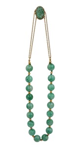 A vintage 18ct gold and jade necklace, early 20th century, 46cm long.