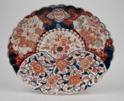 An antique scalloped and lobed Imari porcelain platter, 19th century, 34cm wide. - 2