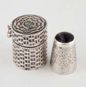 A vintage silver and blue John thimble, housed in a basket weave silver case, 3cm high, 25 grams total.