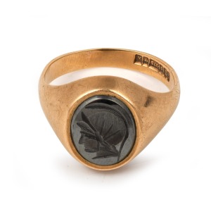 A gents 9ct gold signet ring with hematite hardstone seal, 20th century, inside of the ring stamped "B. S. 9 .375" with Birmingham anchor and date letter "x", 5.6 grams total.
