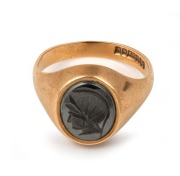 A gents 9ct gold signet ring with hematite hardstone seal, 20th century, inside of the ring stamped "B. S. 9 .375" with Birmingham anchor and date letter "x", 5.6 grams total.