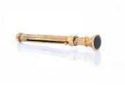 An antique 9ct gold retractable toothpick with goldstone seal top, 6.5cm high when open, 2 grams total.