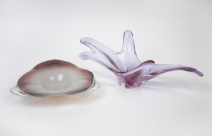 Two Murano glass fruit bowls with amethyst blush, mid 20th century, the larger 36cm wide.