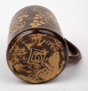 REYNELLA POTTERY brown glazed mug with sgraffito wattle decoration, named to "GEAN", incised "REYNELLA POTTERY S. AUS. 1921", 9cm high. - 5