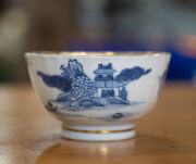 Antique English blue and white porcelain tea ware, comprising of a teapot (no lid), sparrow beak jug, teacups, tea bowls, saucers and bowl, mixed condition, 18th/19th century, (18 items), the teapot 14cm high. - 4