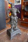 An antique Chinese cast bronze statue of Guan Gong (Han Dynasty general and revered God of War), ​​​​​​​34cm high. - 3