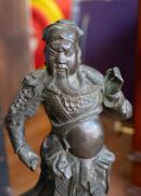 An antique Chinese cast bronze statue of Guan Gong (Han Dynasty general and revered God of War), ​​​​​​​34cm high. - 4