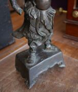 An antique Chinese cast bronze statue of Guan Gong (Han Dynasty general and revered God of War), ​​​​​​​34cm high. - 5