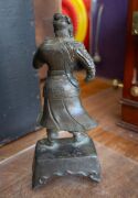 An antique Chinese cast bronze statue of Guan Gong (Han Dynasty general and revered God of War), ​​​​​​​34cm high. - 7
