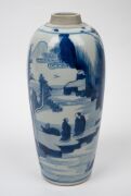 An antique Chinese blue and white porcelain vase, Kangxi period, 17th/18th century, remains of collection sticker and inventory number to base, 25cm high. - 4