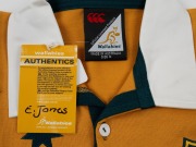WALLABIES: Circa 2004 official commemorative short-sleeved rugby jumper, player edition [#PL249] issued to Eddie Jones, with twenty-three original signatures including those of George Gregan, George Smith, Eddie Jones, Stephen Larkham, Stirling Mortlock, - 3