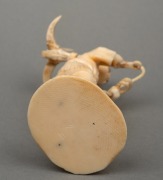 An antique Japanese carved ivory okimono of a sailor carrying an anchor, Meiji period, 19th/20th century, ​​​​​​​12cm high. - 5