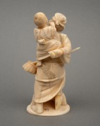 An antique Japanese carved ivory okimono of a man carrying a child, Meiji period, 19th/20th century, ​​​​​​​12.5cm high. - 3