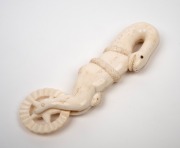 An antique carved whalebone jagging wheel pie crimper with serpent decoration, 19th century, ​​​​​​​11.5cm long. - 2