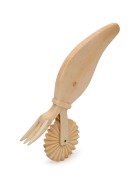 An antique carved whale's tooth jagging wheel pie crimper, 19th century, ​​​​​​​16cm long.