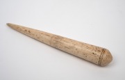 An antique turned whalebone fid, 19th century, 17cm long. PROVENANCE: Gonsalves Collection, Mossgreen Auctions. - 2