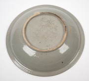 V.O.C. Dutch East India Company antique Japanese porcelain charger, Nagasaki, circa 1690, 36cm diameter. - 2