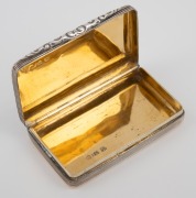 A William IV antique English sterling silver pocket snuff box with engraved decoration and gilt wash interior, made by Francis Clark of Birmingham, circa 1837, ​​​​​​​7cm wide, 61 grams. - 2
