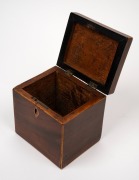 An antique English mahogany single tea caddy with boxwood inlay, 18th/19th century, 12.5cm high, 12.5cm wide, 10.5cm deep. - 2