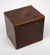 An antique English mahogany single tea caddy with boxwood inlay, 18th/19th century, 12.5cm high, 12.5cm wide, 10.5cm deep. - 3