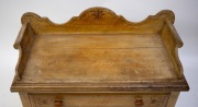 An antique Scandinavian chest of three drawers with gallery top and original hand-painted simulated grain finish, 19th century, ​​​​​​​84cm high, 85cm wide, 44cm deep. - 2