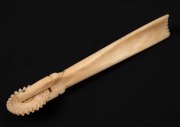 An antique carved whalebone jagging wheel pie crimper, 19th century, 16cm long. ​​​​​​​PROVENANCE: The Gonsalves Collection, Mossgreen Auctions. - 2