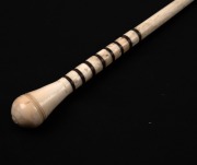 An antique walking stick with whale tooth top, whalebone shaft and baleen spacers, 19th century, ​​​​​​​83cm high. - 3