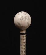 An antique shark vertebrae walking stick with scrimshaw whale's tooth top with tallship decoration engraved "L.F. 1842", 19th century, 85cm high. - 4