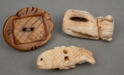 Three Japanese carved ivory netsuke, 19th/20th century, ​​​​​​​the largest 4.5cm wide. - 2