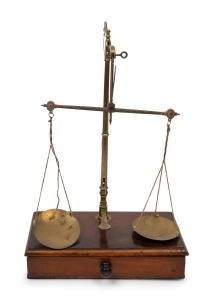 AVERY antique gold scales on a single drawer mahogany base, 19th century, 38cm high, 25cm wide, 13cm deep.