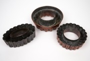 Three antique copper jelly mould rings, 19th century, the largest 6cm high, 18.5cm diameter. - 3