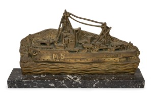 "M5 FOURNIER" brass ship ornament mounted on marble base, 20th century, 18cm high, 32cm wide.