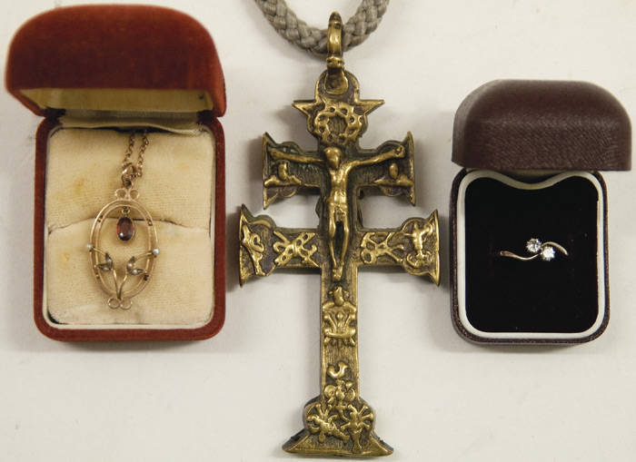 JEWELLERY: Platinum, gold & diamond ring; pearl & garnet gold pendant; plus crucifix.