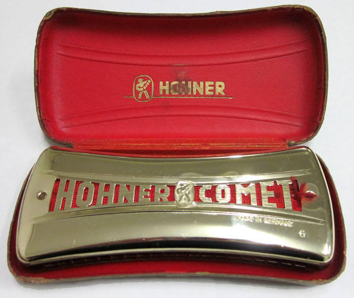 Harmonicas: group with cased Hohner '64 Chromonica Professional' in the key of 'C', cased Hohner double sided 'C/G', earlier Hohner 'Super Chromonica', boxed Nightingale Chromatic and 1 other. Mixed condition.
