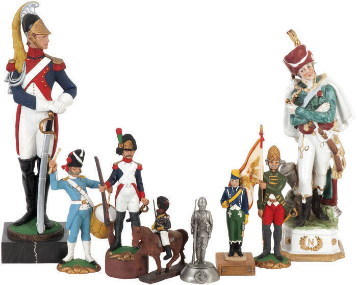 NAPOLEONIC WARS: assorted porcelain, plastic and metal soldier ornaments, ranging in size from 10 to 30cm, set of soldiers, excellent condition.