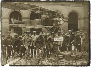 "VOLONTAIRES AUSTRALIENS" [FIRST AUSTRALIAN IMPERIAL FORCE IN FRANCE], c.1916-1919 silver gelatin photograph, titled in ink upper right, and captioned in ink verso, 13x18cm. Caption (in French) reads "Volontaires Australiens visitant les Invalids avant de