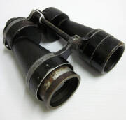 WW1 BINOCULARS: British pair of binoculars, Binoprism No.5 MK 1, with original brown leather casing, including all straps and fasteners. Reg No.31493. Fair condition.