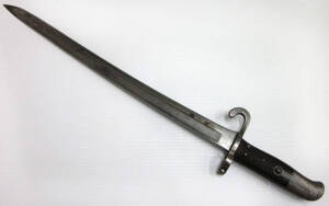 WW2 EDGED WEAPON: South American Second World War military bayonet, intricate diamond pattern handle texture, 63cm includes original metal scabbard, good condition