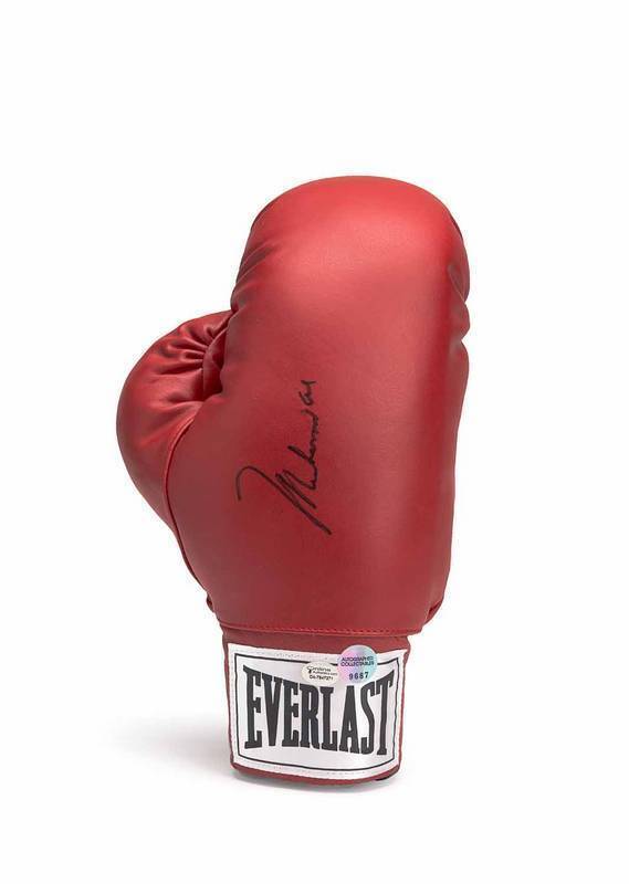 MUHAMMAD ALI signature on Everlast boxing glove. With Online