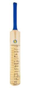 2000-01 ZIMBABWE TOUR OF AUSTRALIA, full size "Gray-Nicolls" Cricket Bat with 16 signatures on front including Heath Streak, Alistair Campbell & Andy Flower. Front of bat varnished, so signatures in excellent condition.
